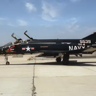 /img/52034-diecast-f4-phantom-display.webp