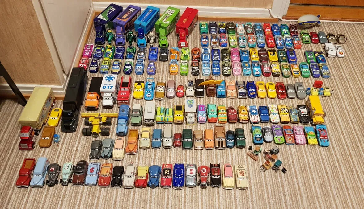/img/52049-cars-3-diecast-collection.webp