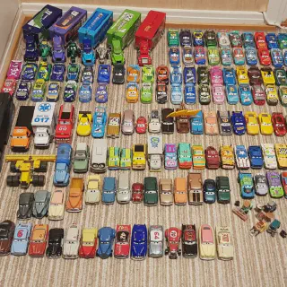 /img/52049-cars-3-diecast-collection.webp