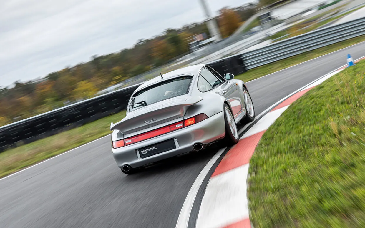 52071 porsche 993 interior detail