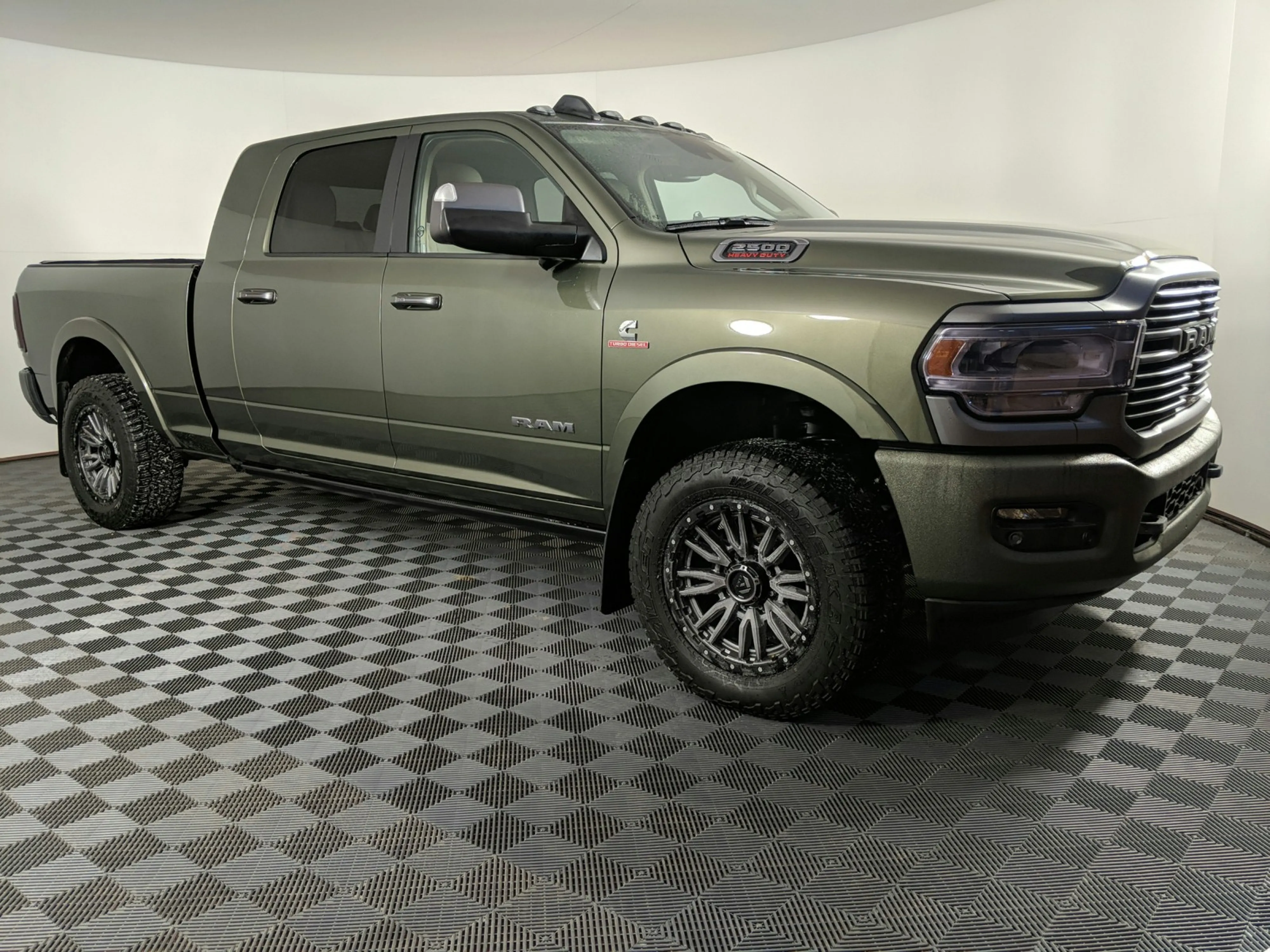 52074 custom ram 2500 diecast engine