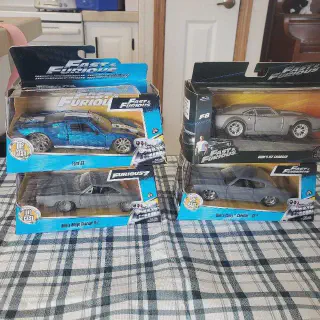 /img/52079-diecast-car-display.webp