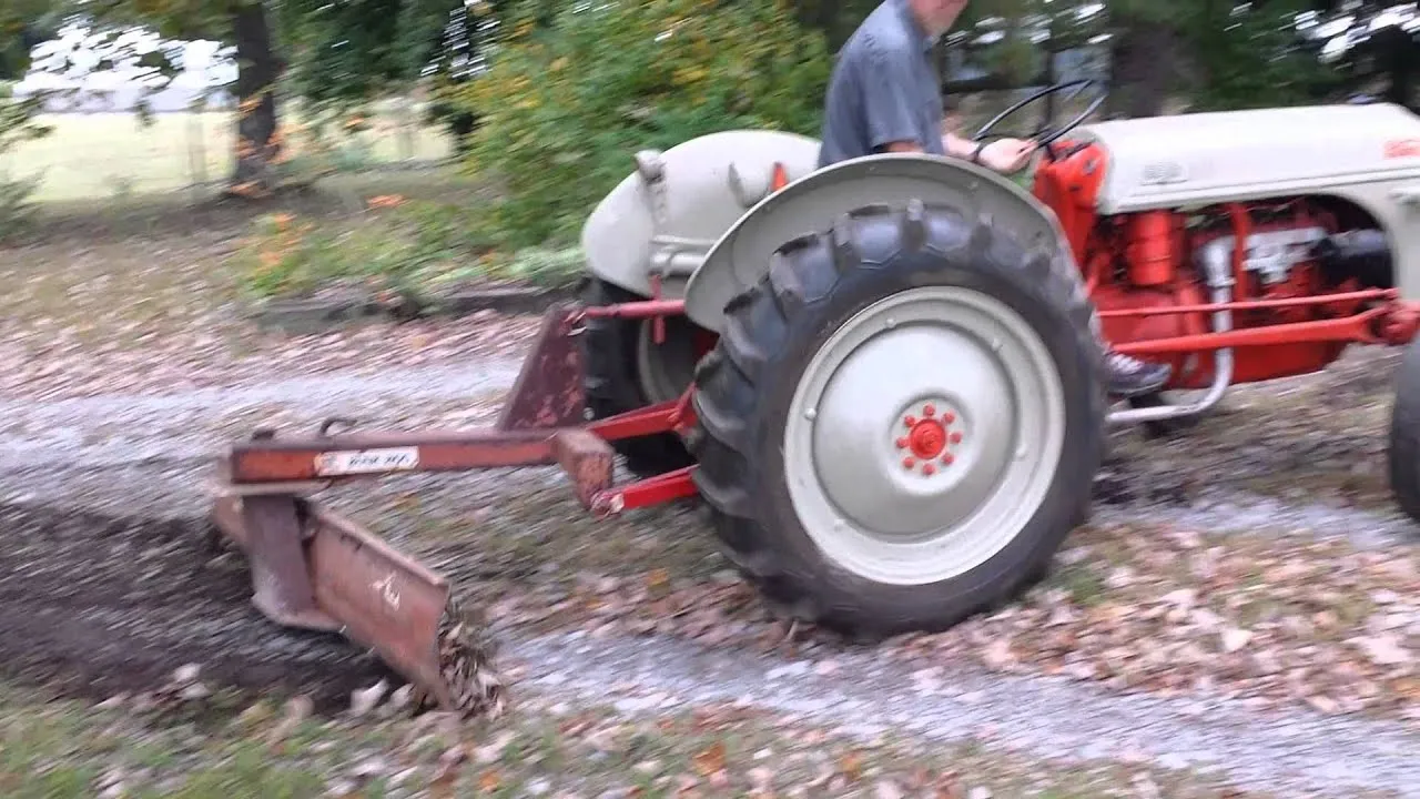 52080 diecast 8n tractor scale