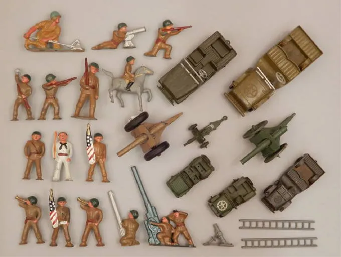 /img/52088-diecast-soldier-collection-display.webp