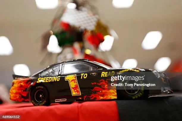 /img/52092-lionel-racing-diecast-nhra-budget.webp