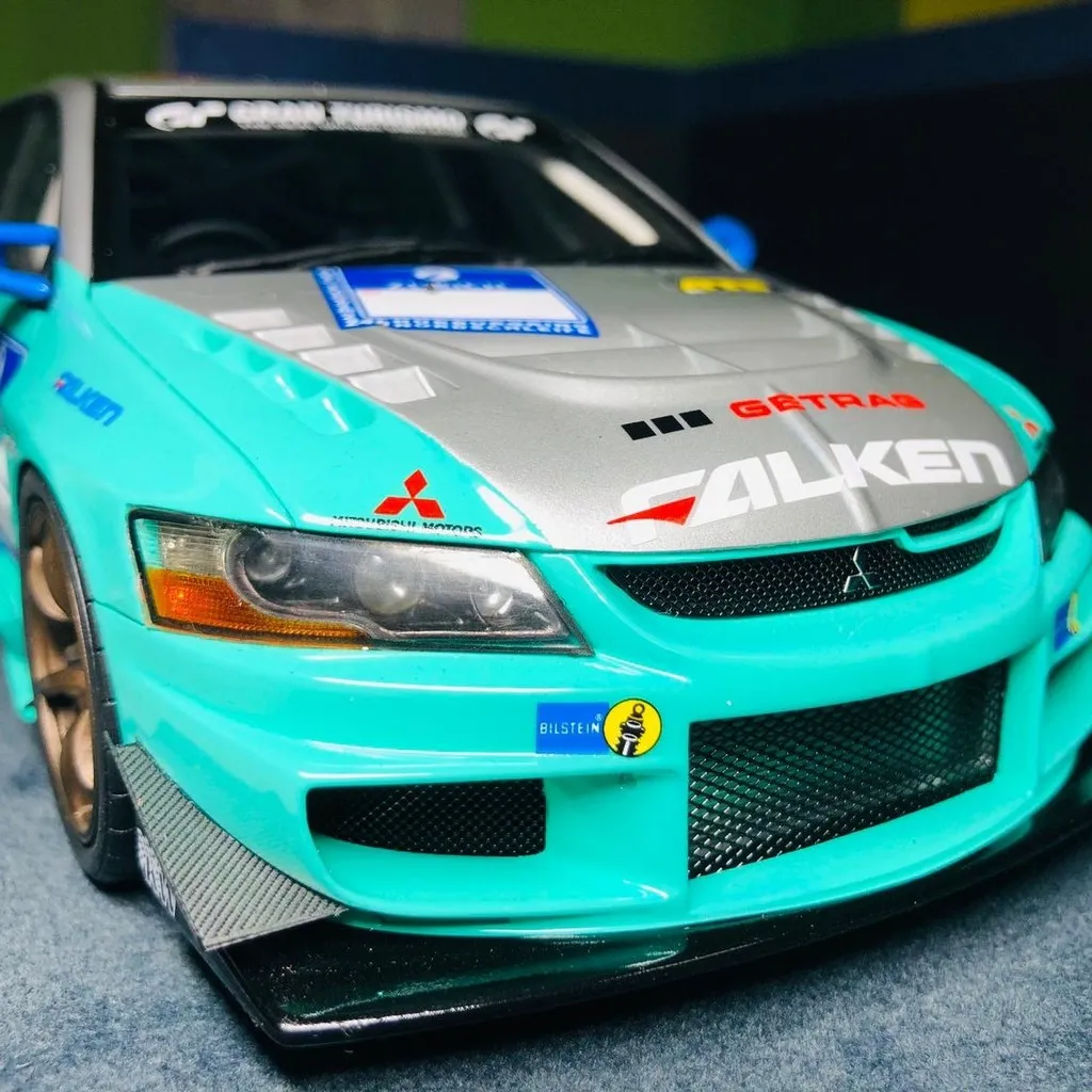 52103 diecast car close up