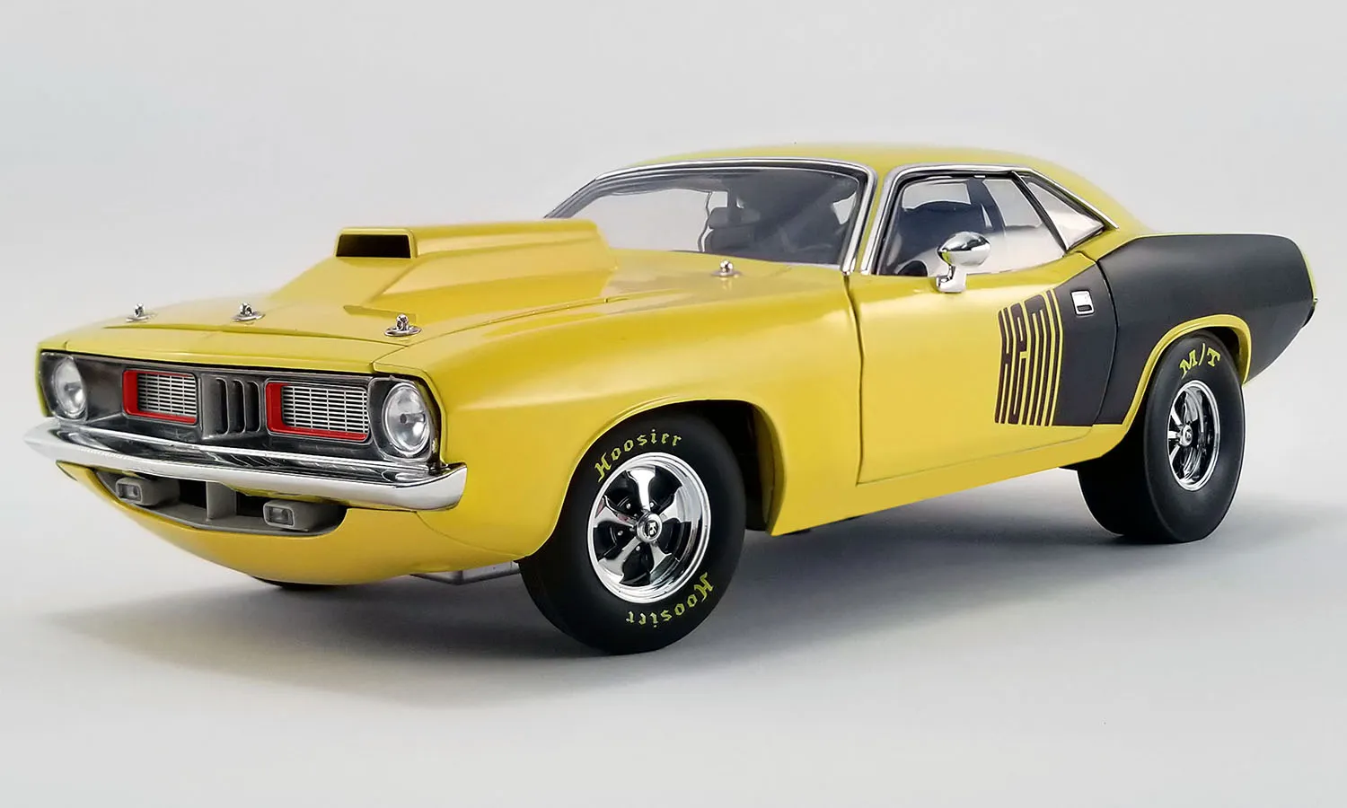 /img/52103-family-collecting-diecast-cars.webp