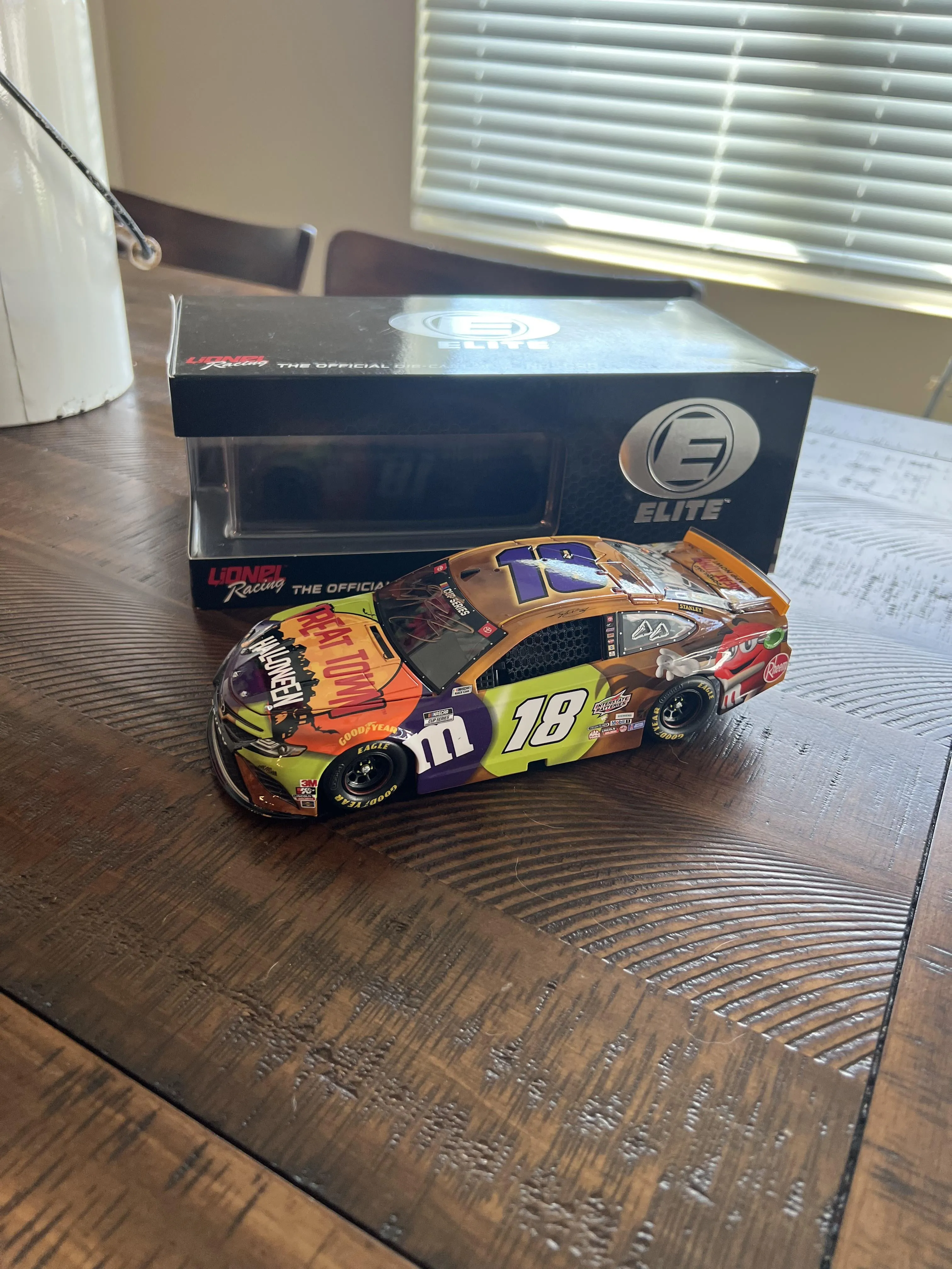 52117 diecast display case