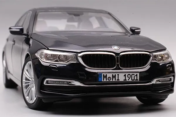 /img/52136-bmw-m5-diecast-display.webp