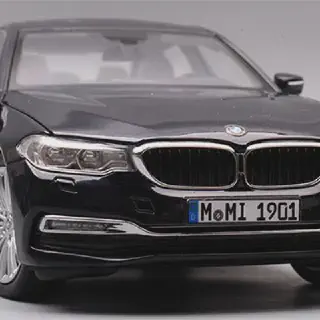 /img/52136-bmw-m5-diecast-display.webp