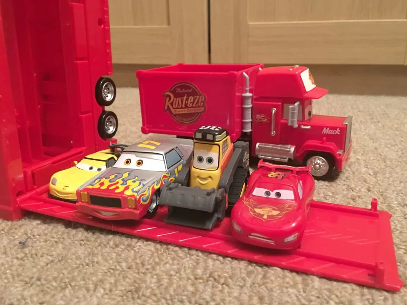 52161 cleaning diecast cars