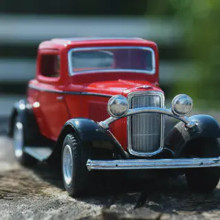 /img/52172-diecast-car-cleaning.webp