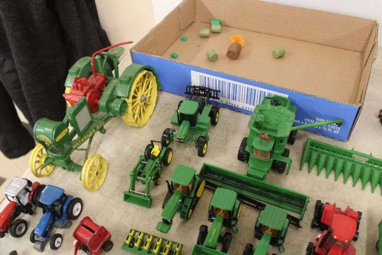 52189 allis chalmers diecast tractor