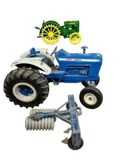 52189 international harvester diecast tractor