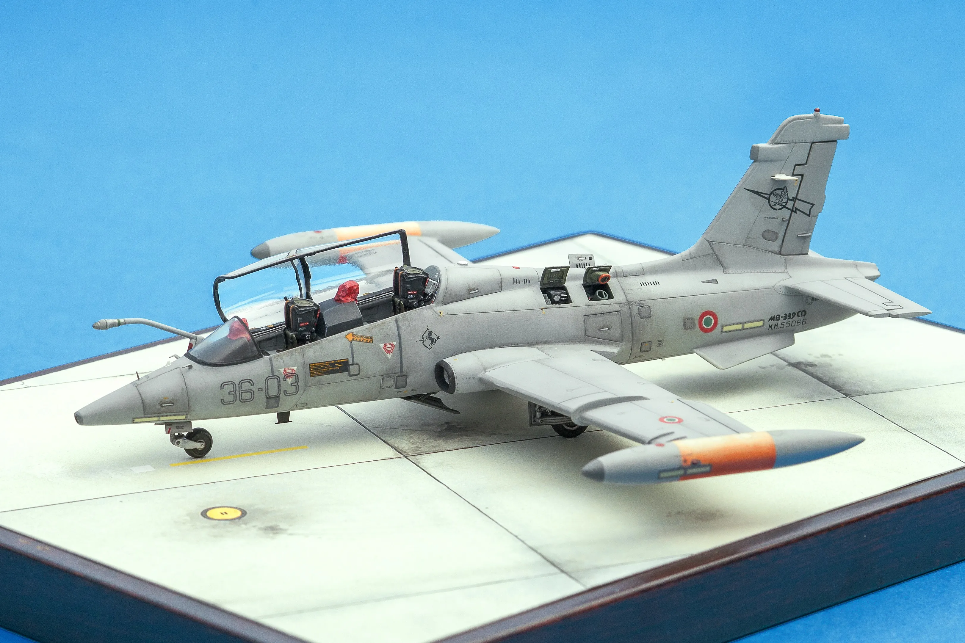 /img/52203-italeri-diecast-aircraft-display.webp