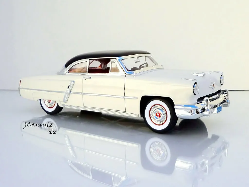 /img/52204-nz-model-diecast-display.webp