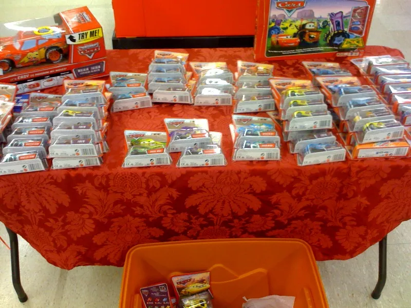 52242 displaying diecast cars