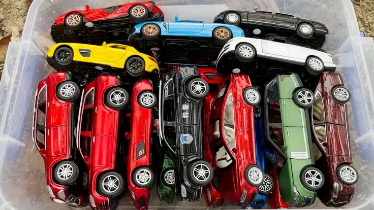 /img/52245-welly-diecast-display.webp