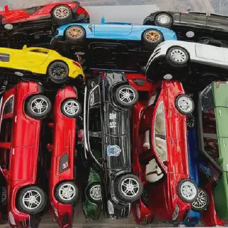 /img/52245-welly-diecast-display.webp
