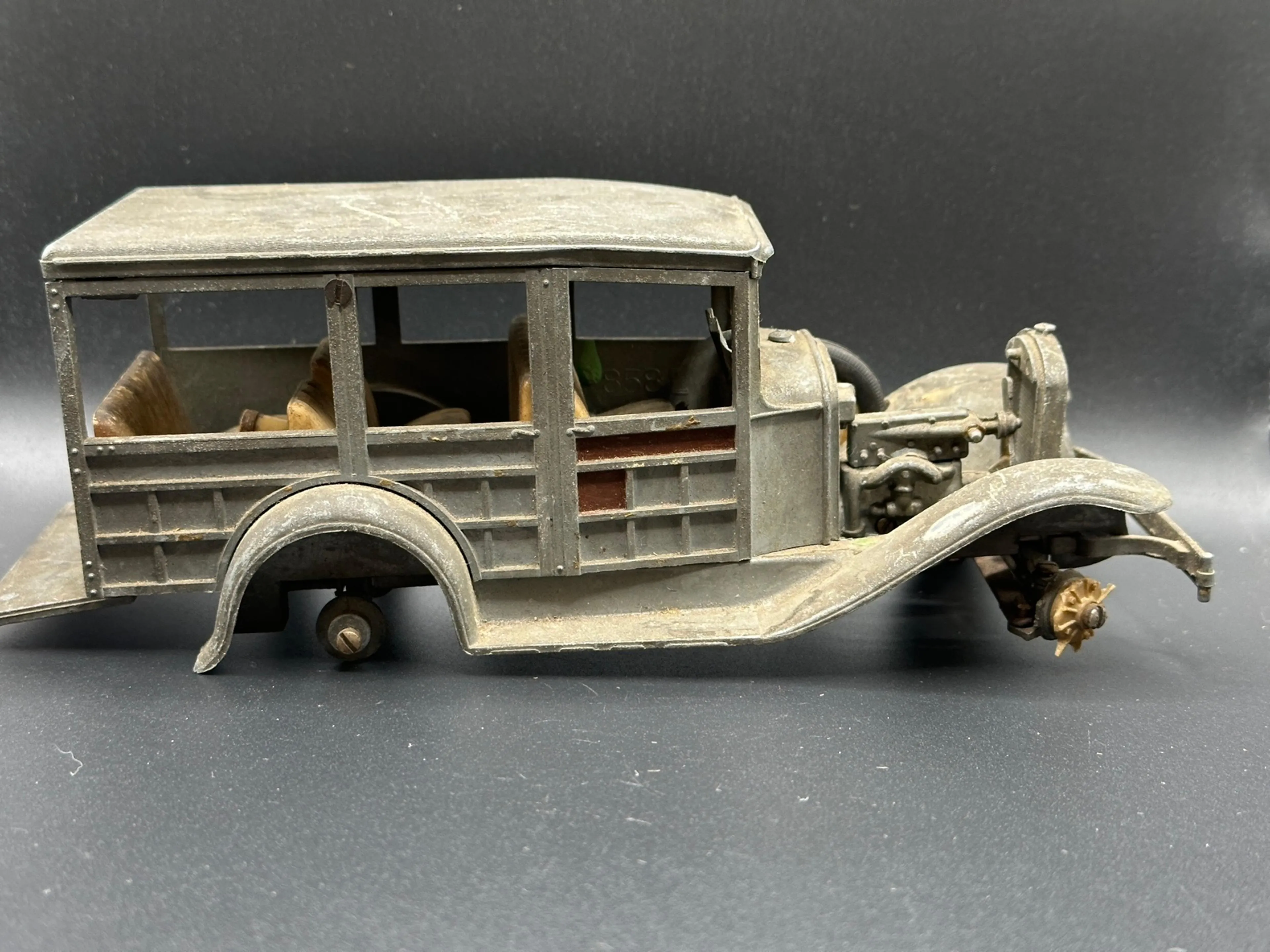 /img/52285-hubley-diecast-car-kit-store.webp