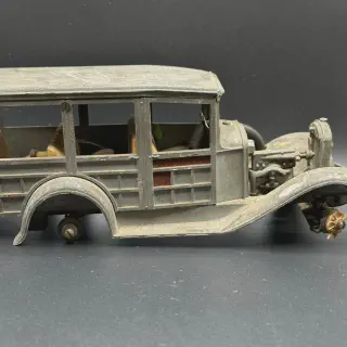 /img/52285-hubley-diecast-car-kit-store.webp