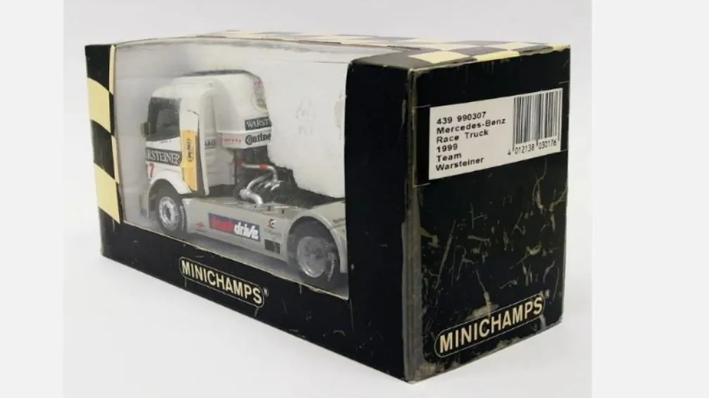 52299 displaying diecast cars