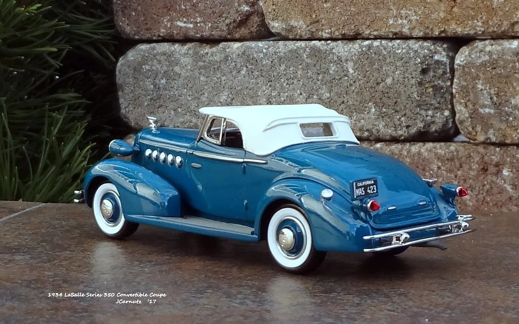 52310 diecast car scales