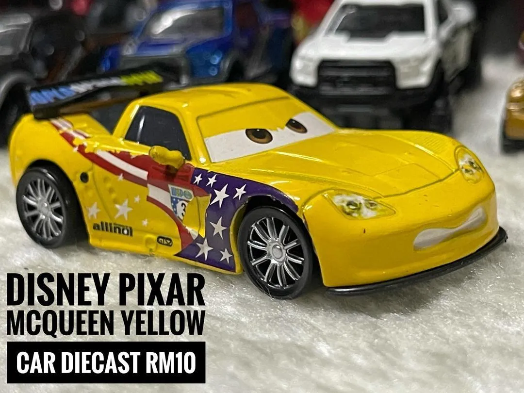 /img/52319-yellow-diecast-car-display.webp