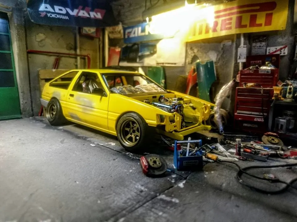 52319 yellow diecast car model 1