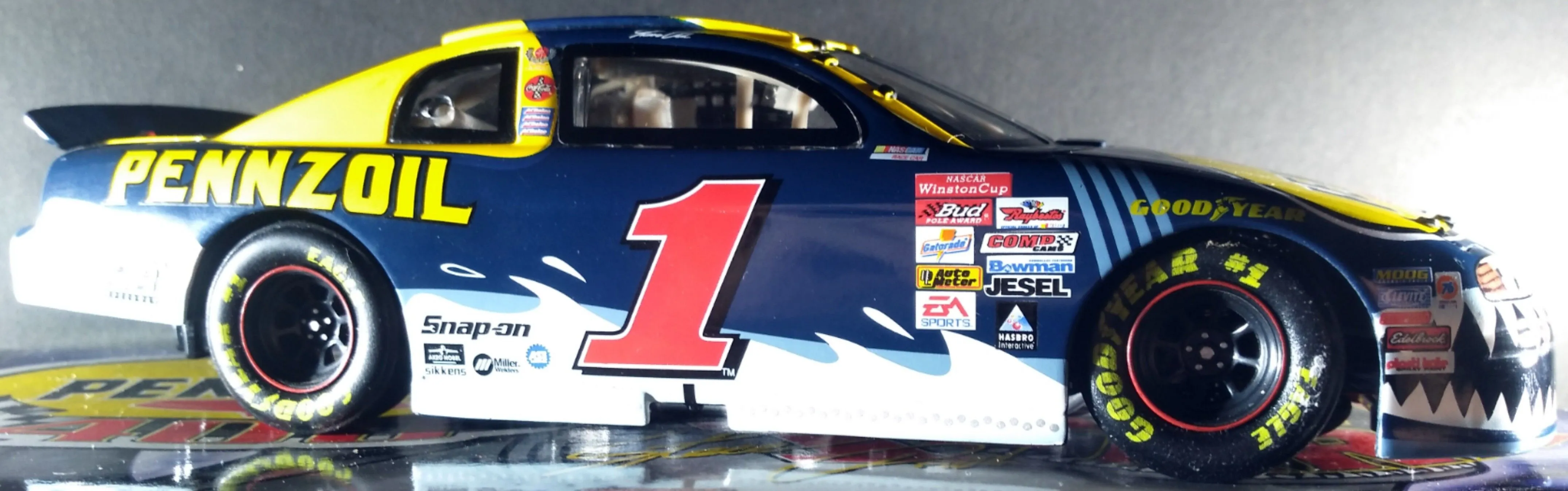 /img/52321-diecast-car-shopping.webp