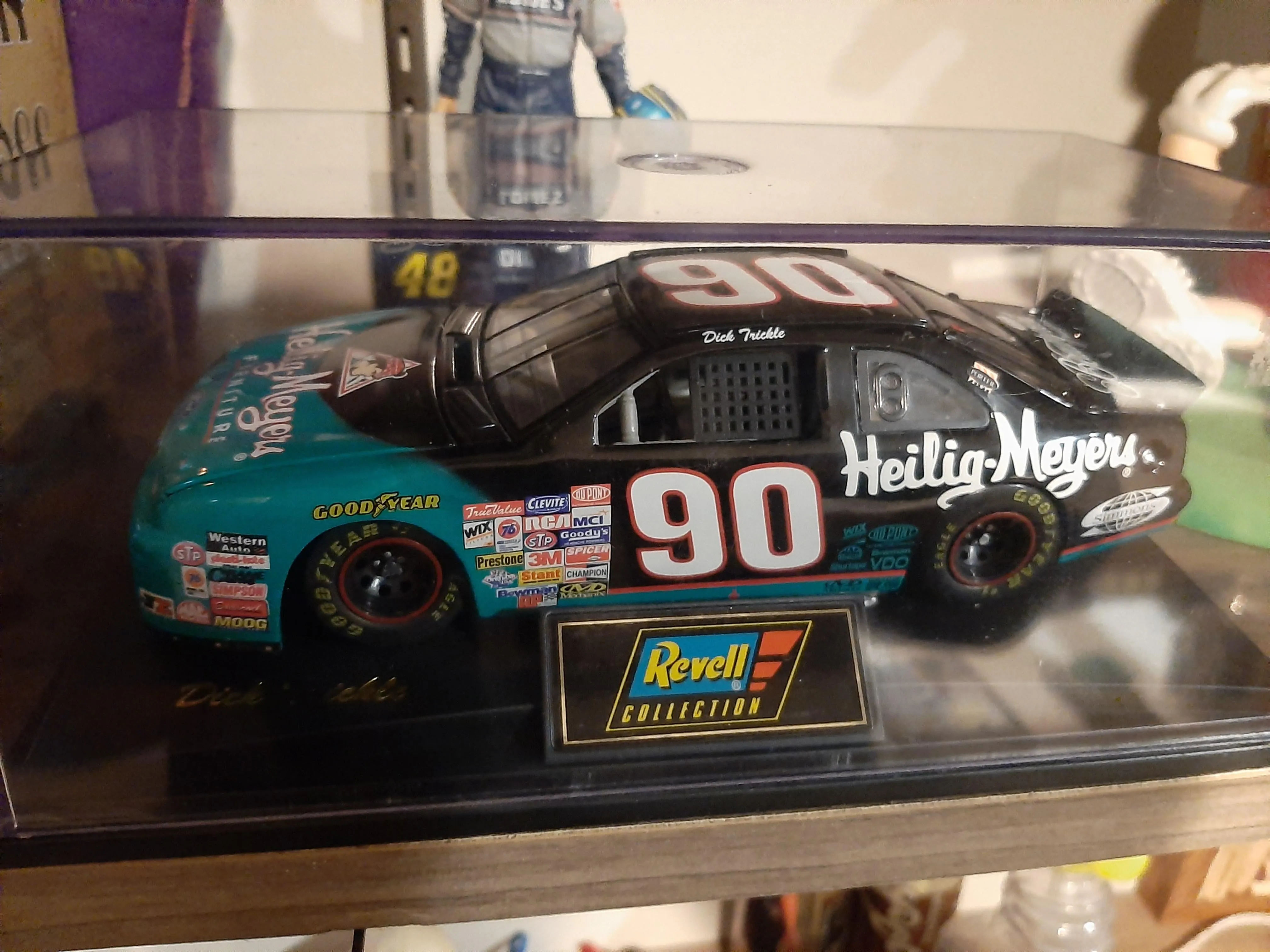 52330 martin truex jr diecast