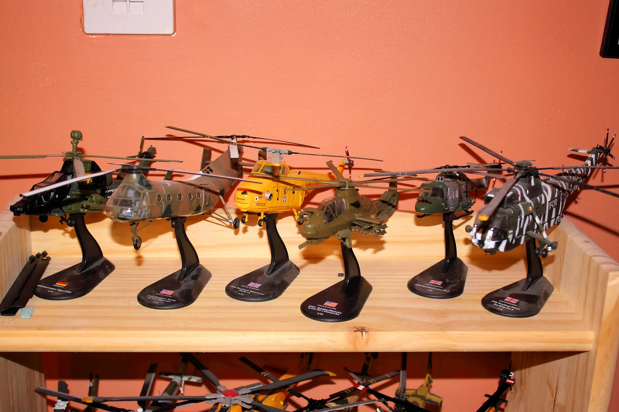 52343 diecast helicopter display