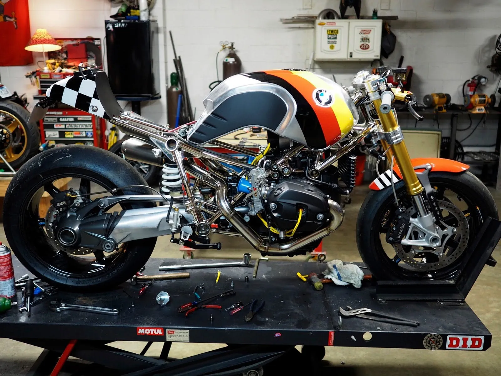 52389 bmw r9t diecast model3