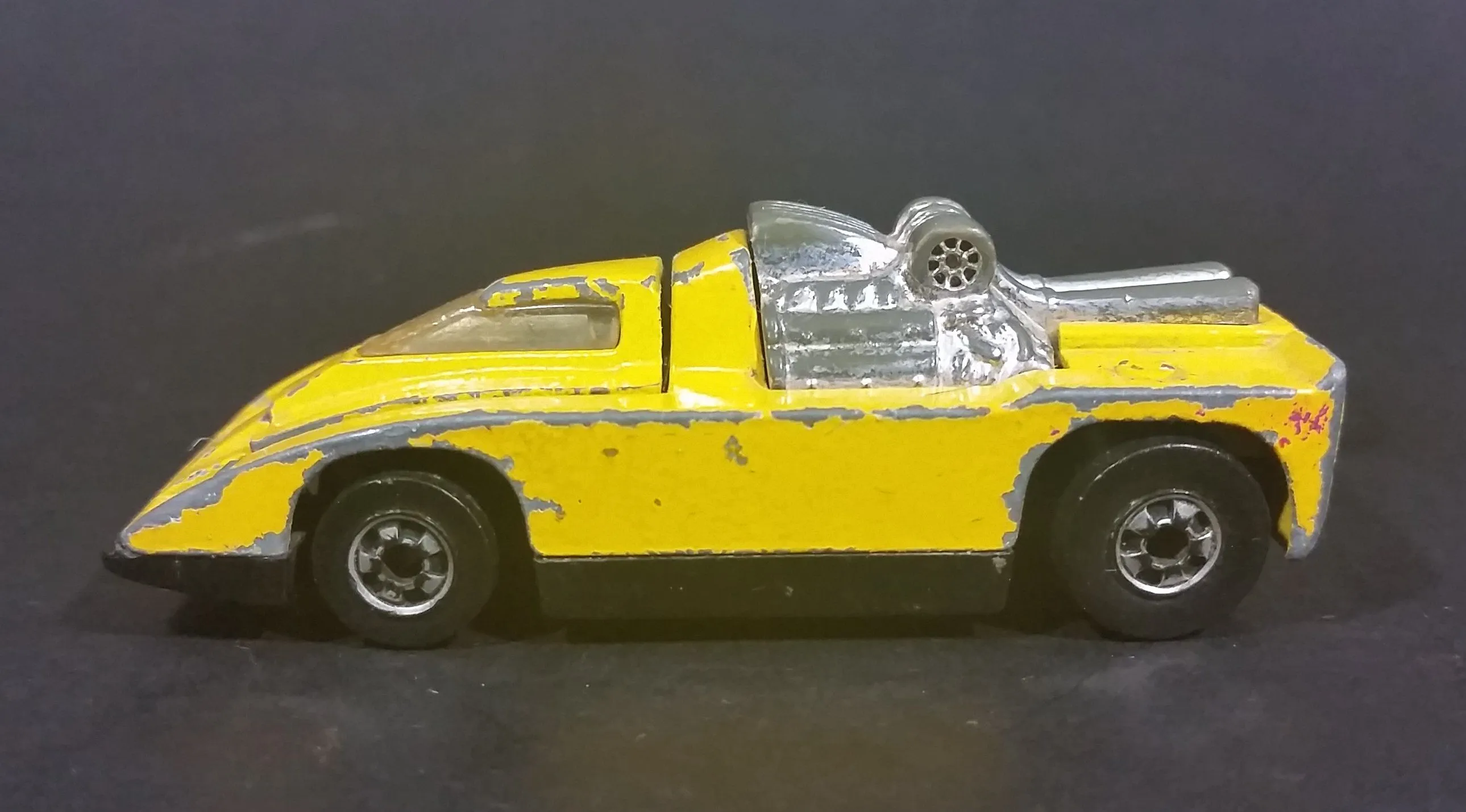 52401 yellow diecast car retail