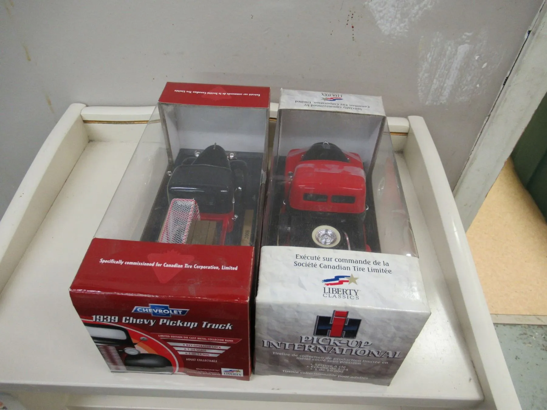 52402 liberty diecast collectibles trucks